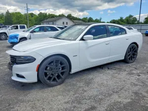 Dodge Charger 5.7L 8 2015