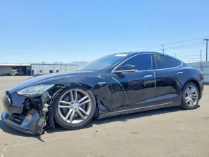 Tesla Model S 2015