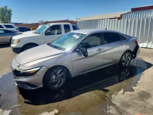 Hyundai Elantra 2.0L 4 2025