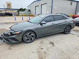 Hyundai Elantra 2.0L 4 2025