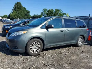 Toyota Sienna 3.5L 6 2013