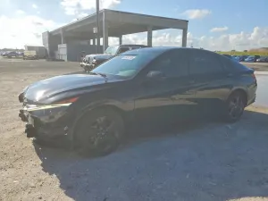 Hyundai Elantra 2.0L 4 2023