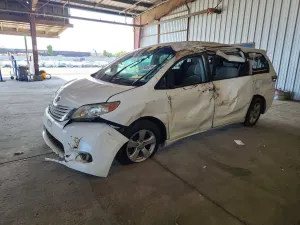 Toyota Sienna 3.5L 6 2015