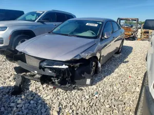 Hyundai Elantra 2.0L 4 2025
