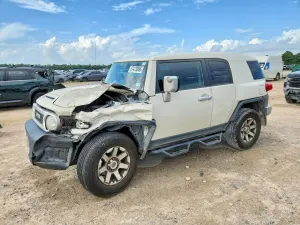 Toyota FJ Cruiser 4.0L 6 2014
