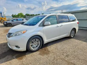 Toyota Sienna 3.5L 6 2016