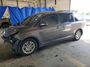 Toyota Sienna 3.5L 6 2014