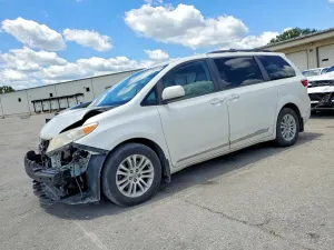 Toyota Sienna 3.5L 6 2017