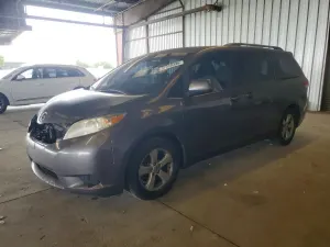 Toyota Sienna 3.5L 6 2011