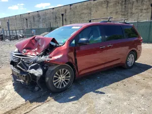 Toyota Sienna 3.5L 6 2015