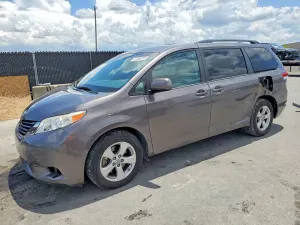 Toyota Sienna 3.5L 6 2014