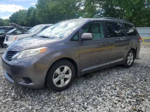 Toyota Sienna 3.5L 6 2014