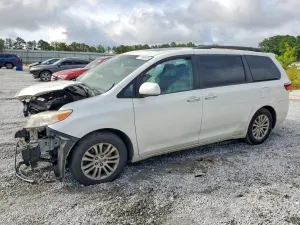 Toyota Sienna 3.5L 6 2015