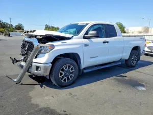 Toyota Tundra 5.7L 8 2018
