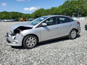 Ford Focus SE 2.0L 4 2012