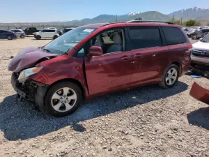 Toyota Sienna LE 3.5L 6 2011