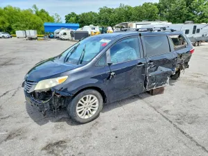 Toyota Sienna 3.5L 6 2017