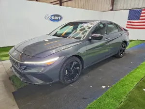 Hyundai Elantra 2.0L 4 2026
