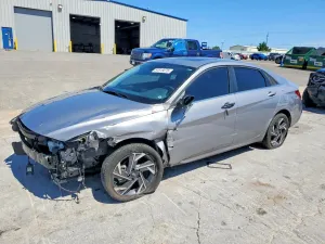 Hyundai Elantra 2.0L 4 2025