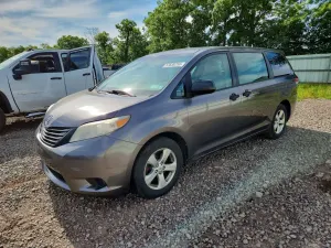 Toyota Sienna 2.7L 4 2011
