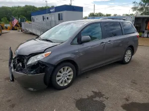 Toyota Sienna 3.5L 6 2016