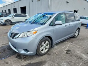 Toyota Sienna 3.5L 6 2014
