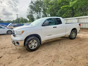 Toyota Tundra 4.6L 8 2013