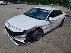 Hyundai Elantra 2.0L 4 2023