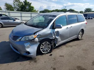 Toyota Sienna 3.5L 6 2017