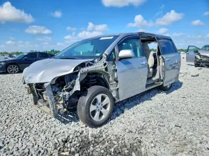 Toyota Sienna 3.5L 6 2015