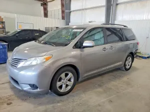 Toyota Sienna 3.5L 6 2015