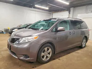 Toyota Sienna 3.5L 6 2013