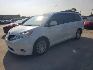 Toyota Sienna 3.5L 6 2016