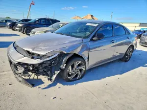 Hyundai Elantra 2.0L 4 2025