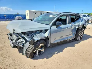 Volvo XC40 2.0L 4 2026