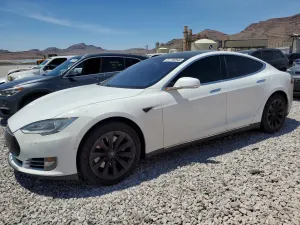 Tesla Model S 2015
