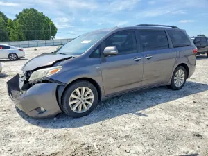 Toyota Sienna 3.5L 6 2016