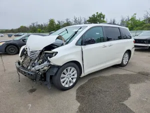 Toyota Sienna 3.5L 6 2016