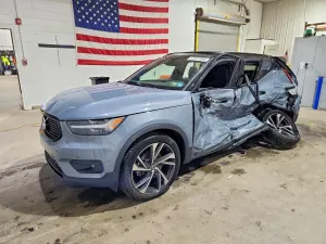 Volvo XC40 2.0L 4 2021