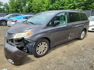 Toyota Sienna 3.5L 6 2013