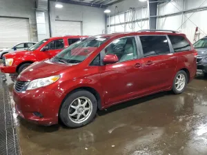 Toyota Sienna 3.5L 6 2011