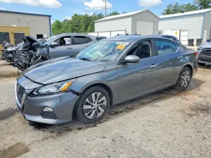 Nissan Altima 2.5L 4 2020