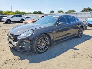 Porsche Panamera 3.0L 6 2015