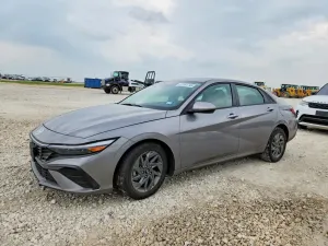 Hyundai Elantra 2.0L 4 2024