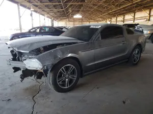 Ford Mustang 3.7L 6 2013