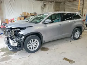 Toyota Highlander 3.5L 6 2015