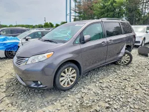 Toyota Sienna 3.5L 6 2015