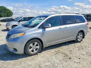 Toyota Sienna 3.5L 6 2011