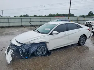 Hyundai Elantra 2.0L 4 2024