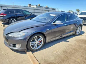 Tesla Model S 2014